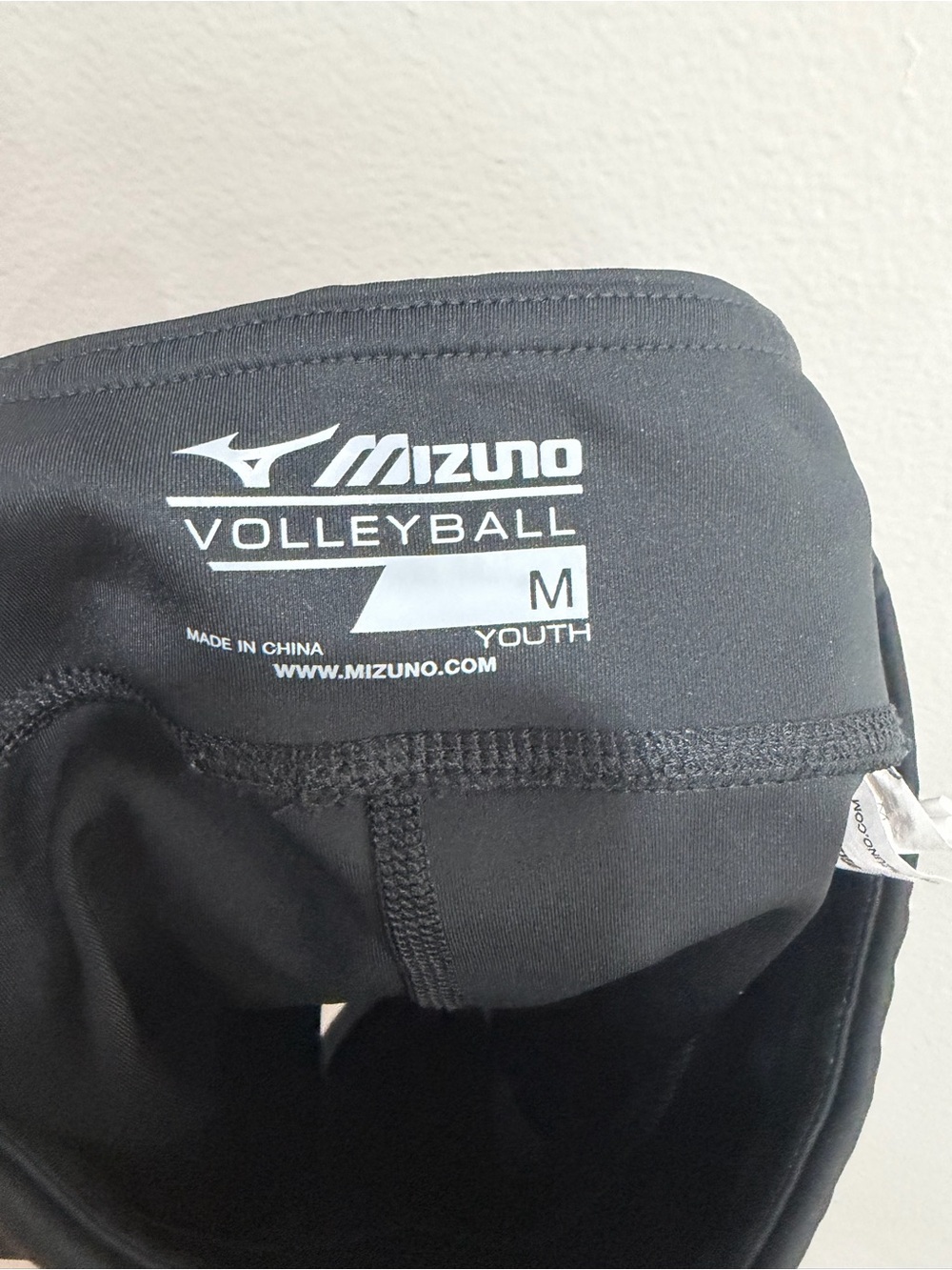 Mizuno Girl’s size M Black Volleyball Performance Stretch Shorts - Picture 3 of 4